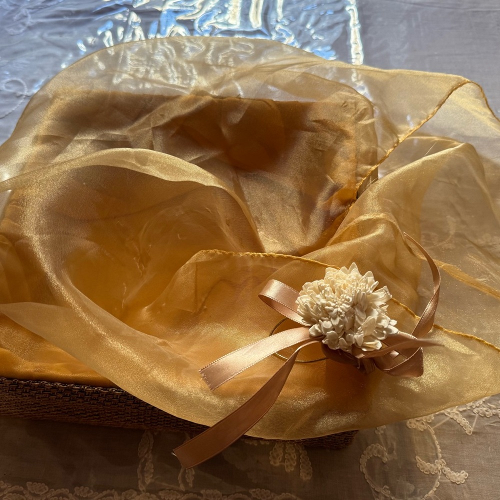 ❤️ New Elegant Box with Gold Sheer fabric cover with a Floral Accent - Picture 7 of 15